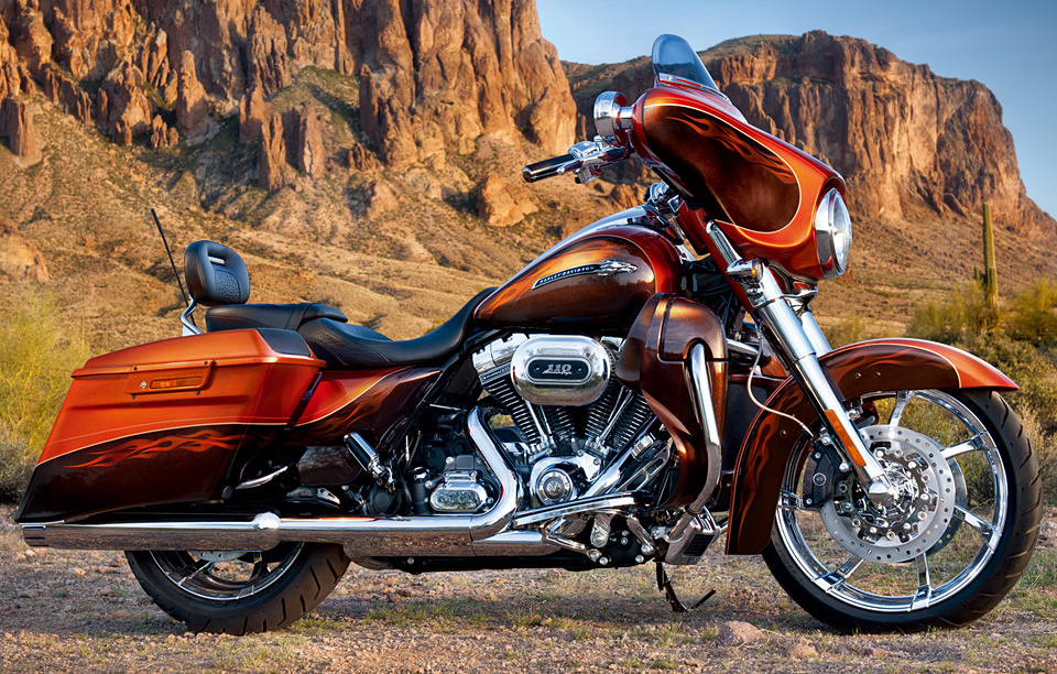 CVO™ STREET GLIDE®/CVO ストリートグライド | ハーレー CVO™ STREET GLIDE®/CVO ストリートグライド | ハーレー